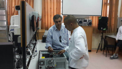 بالصور: طلاب فرع الحاسوب بمدرسة مرساة يافا يتقدمون للوحدة الأولى 